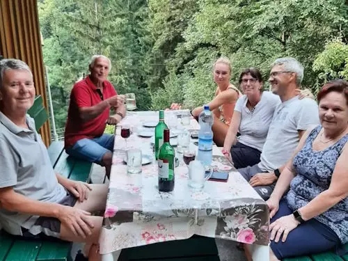 Außenanlage Ferienhaus-Waldenstein, Haus-Waldenstein, Urlaub im Lavanttal in Kärnten, Wandern, Radfahren, Skifahren, Winterurlaub, Badeseen, Restaurants, Sehenswürdigkeiten, Ausflugziele, Kärnten entdecken, Ruhe, Natur, Zeit füreinander haben, Urlaub mit Herz, ruhige Lage, komfortable Ausstattung für Familien, Paare und Hundebesitzer, Gäste aus Österreich, Gäste aus Deutschland, Gäste aus der Schweiz, Ferienhaus,  Annelies Stückler