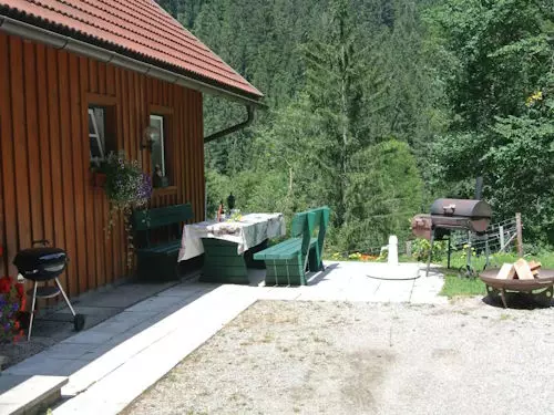 Außenanlage Ferienhaus-Waldenstein, Haus-Waldenstein, Urlaub im Lavanttal in Kärnten, Wandern, Radfahren, Skifahren, Winterurlaub, Badeseen, Restaurants, Sehenswürdigkeiten, Ausflugziele, Kärnten entdecken, Ruhe, Natur, Zeit füreinander haben, Urlaub mit Herz, ruhige Lage, komfortable Ausstattung für Familien, Paare und Hundebesitzer, Gäste aus Österreich, Gäste aus Deutschland, Gäste aus der Schweiz, Ferienhaus,  Annelies Stückler