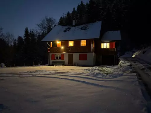 Winter, Außenanlage Ferienhaus-Waldenstein, Haus-Waldenstein, Urlaub im Lavanttal in Kärnten, Wandern, Radfahren, Skifahren, Winterurlaub, Badeseen, Restaurants, Sehenswürdigkeiten, Ausflugziele, Kärnten entdecken, Ruhe, Natur, Zeit füreinander haben, Urlaub mit Herz, ruhige Lage, komfortable Ausstattung für Familien, Paare und Hundebesitzer, Gäste aus Österreich, Gäste aus Deutschland, Gäste aus der Schweiz, Ferienhaus,  Annelies Stückler