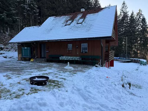 Winter, Außenanlage Ferienhaus-Waldenstein, Haus-Waldenstein, Urlaub im Lavanttal in Kärnten, Wandern, Radfahren, Skifahren, Winterurlaub, Badeseen, Restaurants, Sehenswürdigkeiten, Ausflugziele, Kärnten entdecken, Ruhe, Natur, Zeit füreinander haben, Urlaub mit Herz, ruhige Lage, komfortable Ausstattung für Familien, Paare und Hundebesitzer, Gäste aus Österreich, Gäste aus Deutschland, Gäste aus der Schweiz, Ferienhaus,  Annelies Stückler
