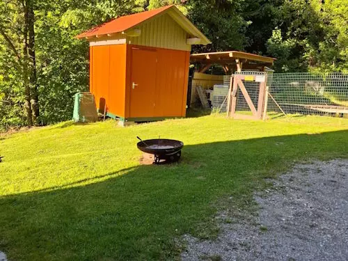 Außenanlage Ferienhaus-Waldenstein, Haus-Waldenstein, Urlaub im Lavanttal in Kärnten, Wandern, Radfahren, Skifahren, Winterurlaub, Badeseen, Restaurants, Sehenswürdigkeiten, Ausflugziele, Kärnten entdecken, Ruhe, Natur, Zeit füreinander haben, Urlaub mit Herz, ruhige Lage, komfortable Ausstattung für Familien, Paare und Hundebesitzer, Gäste aus Österreich, Gäste aus Deutschland, Gäste aus der Schweiz, Ferienhaus,  Annelies Stückler